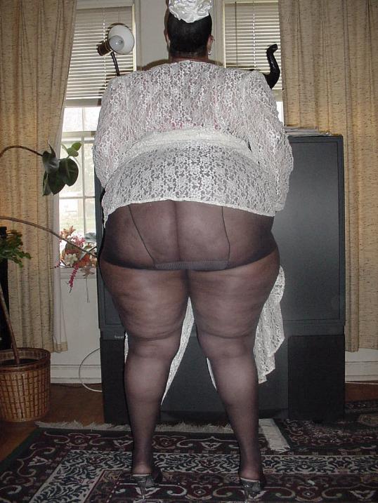 Very big black mama shows her fat ass