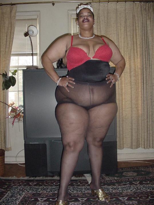 538px x 717px - Very big black mama shows her fat ass